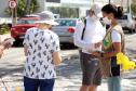 Durante blitz educativa, PM leva conscientização à população com abordagens educativas e lúdicas em Matinhos (PR)