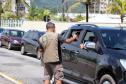 Durante blitz educativa, PM leva conscientização à população com abordagens educativas e lúdicas em Matinhos (PR)