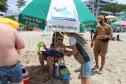 Durante blitz educativa, PM leva conscientização à população com abordagens educativas e lúdicas em Matinhos (PR)