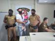 Admiradora da PM vai com a família visitar unidade da PM em Fazenda Rio Grande, na RMC