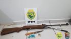 Polícia Militar apreende duas armas de fogo e encaminha seus proprietários por crimes distintos, na cidade de Medianeira (PR)