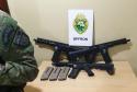 Polícia da Fronteira apreende três fuzis e diversos carregadores em ônibus de viagem, na cidade de Cascavel (PR)