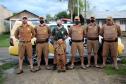 Menino admirador da PM recebe visita de policiais e ganha fardinha de presente de aniversário em Morretes (PR)