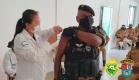Policiais e bombeiros militares começam a ser vacinados contra a Covid-19 em todo o estado