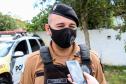 Polícia Militar faz surpresa e entrega fardinha para menino fã da Corporação em Pinhais, na RMC