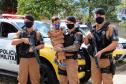 Polícia Militar faz surpresa e entrega fardinha para menino fã da Corporação em Pinhais, na RMC