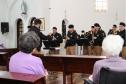 Apresentação da Banda de Música da PM em asilo muda rotina de idosos na Capital