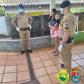 Policiais militares visitam família de criança engasgada salva pela equipe em Ivaiporã (PR)