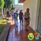 Família visita sede da PM de Ivaiporã (PR) para agradecer apoio no salvamento de recém-nascido