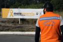 BPRv orienta motoristas sobre educação no trânsito durante blitz educativa na PR 415, em Pinhais (PR)