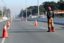 BPRv orienta motoristas sobre educação no trânsito durante blitz educativa na PR 415, em Pinhais (PR)