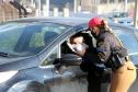 BPRv orienta motoristas sobre educação no trânsito durante blitz educativa na PR 415, em Pinhais (PR)