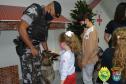 Equipe do Canil do 4º Batalhão visita alunos de escola em Maringá e apresenta o Cão de faro Arya