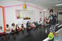 Equipe do Canil do 4º Batalhão visita alunos de escola em Maringá e apresenta o Cão de faro Arya