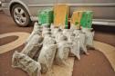PM apreende carro carregado com mais de 64 quilos de maconha no Oeste do estado