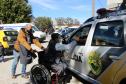 Soldado Kaseker da PMPR recebe valor arrecadado com campanha solidária promovida por associações da classe policial militar