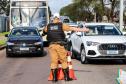 Durante blitz educativa, BPTran distribui panfletos e bafômetros descartáveis para motoristas em Curitiba