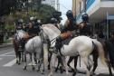 A presença ostensiva da Polícia Militar foi maciça em todo o estado por conta dos atos públicos desta terça-feira (07/09), Dia da Independência do Brasil. A autuação preventiva foi para garantir o direito de manifestação dos grupos políticos que tomaram as ruas das principais cidades paranaenses. Ao longo do dia, os atos ocorreram de maneira pacífica, e até às 18 horas não houve nenhuma ocorrência relacionada às manifestações. Em várias cidades do Estado, inclusive na Capital, as equipes policiais prossegue