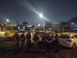 Em seis pontos diferentes de Curitiba, a Ação Integrada de Fiscalização Urbana (AIFU) encontrou produtos contrabandeados sendo comercializados nesta segunda-feira (13/09). Ao todo, foram apreendidos 14 essências de narguilé, 42 garrafas de bebidas e 208 carteiras de cigarros. Também foi constatado jogo de azar em um estabelecimento comercial, sendo apreendido uma máquina de jogo do bicho.   O trabalho dos militares estaduais, guardas municipais e agentes da prefeitura local também foi no sentido de fiscaliz