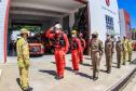 Primeiro grupo de bombeiros paranaenses e cães de faro viaja para Petrópolis