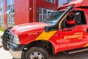 Primeiro grupo de bombeiros paranaenses e cães de faro viaja para Petrópolis