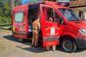Policiais salvam vida de bebê e PM orienta sobre como agir em caso de engasgamento