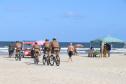 Policiamento da PM com bicicletas aumenta mobilidade no Litoral e proximidade com a população