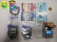 No Litoral do estado, PM prende quatro pessoas e apreende uma arma de fogo e mais de 800 gramas de drogas