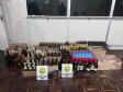 Durante a abordagem a um estabelecimento comercial, os policiais encontraram 542 essências de narguilé, 301 garrafas de bebidas diversas