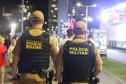 O policiamento ostensivo esteve presente nos locais de maior movimento, como praias, praças e eventos públicos, garantindo a segurança durante os shows e queima de fogos.