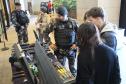 Exposição "Exemplos que Arrastam" celebra 171 anos da Polícia Militar do Paraná em shoppings de Curitiba