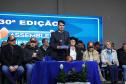 A Polícia Militar do Paraná também participa ativamente da feira, garantindo a segurança de todos os visitantes e mantendo um estande de exposição