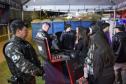 A Polícia Militar do Paraná também participa ativamente da feira, garantindo a segurança de todos os visitantes e mantendo um estande de exposição