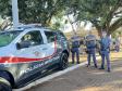 A Polícia Militar participa de maneira estratégica, mobilizando efetivo local e unidades especializadas 