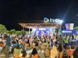 Com grande público presente, a apresentação aconteceu no estande da emissora, transformando a noite em um verdadeiro espetáculo musical à beira-mar