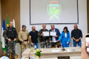 Atuação da PMPR é reconhecida com homenagem a policiais em Rio Branco do Sul
