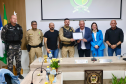 Atuação da PMPR é reconhecida com homenagem a policiais em Rio Branco do Sul