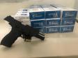 Pistola, carteiras de cigarros e ampolas de anabolizantes são apreendidos pela PM em Curitiba