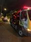 Carro roubado bate em muro residencial durante fuga e condutor é preso pela PM em Curitiba