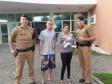 Bebê de três semanas de vida engasga e é salvo por policiais militares em Curitiba