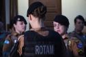 Policiais mulheres assumem patrulhamento e atendimento de ocorrências da área central de Curitiba no Dia da Mulher