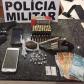 Homem tenta fugir de abordagem, mas acaba preso portando uma arma de fogo e 61 munições no Oeste do estado
