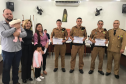 Reencontro de policiais com recém-nascida gera comoção durante solenidade militar do coronel Sarmento