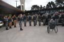 Companhia de Choque de Londrina (PR) faz surpresa para menino que sonha em ser policial militar