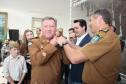 Curitiba, 24 de julho de 2019.  Assinatura de Promoções. Foto: Governador Ratinho jr. e Comandante Geral Cel Pericles colocando a luva de promoção no Cel Rothenburg.