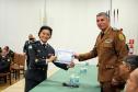 Curitiba, 02 de agosto de 2019. Formatura do CSP turma 2019. Foto: Maj. QOS Dentista Letícia Chun Pei Pan, primeira colocada do CSP 2019, recebendo o Diploma das mãos do Cel. QOPM Péricles de Matos, Comandante-Geral da PMPR.