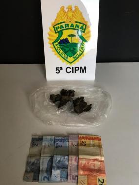 Mesmo de folga, policial militar age e contribui para a prisão de rapaz responsável pelo comércio de drogas em Cianorte (PR)