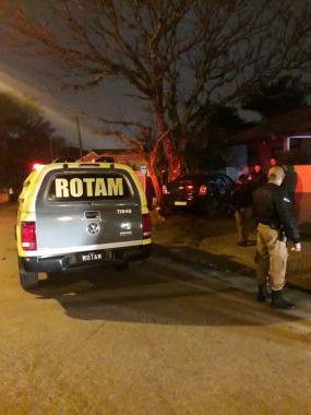 PM prende dupla e recupera carro roubado em Curitiba 