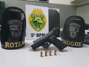 PM prende homem suspeito de jogar objetos na Penitenciária de Londrina, no Norte do estado; foram apreendidos 13 celulares e uma arma de fogo