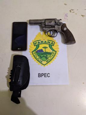 BPEC aborda rapaz e apreende arma de fogo em São Mateus do Sul, no Sudeste do estado